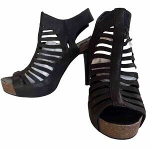 Vince Camuto leather gladiator peep toe heels sandals black, size 8M